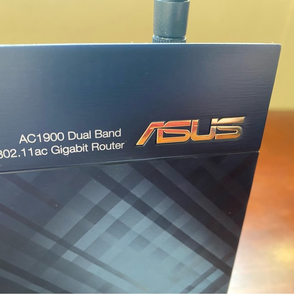 ASUS AC1900 Dual-Band Router - Picture 2 of 3
